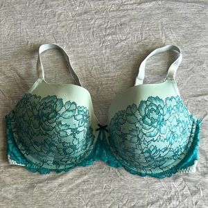 Torrid Printed Lace Bra Size 40DD